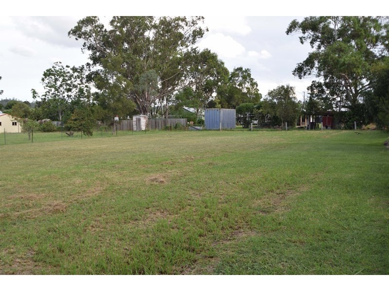 2 Ipswich Street, Esk QLD 4312