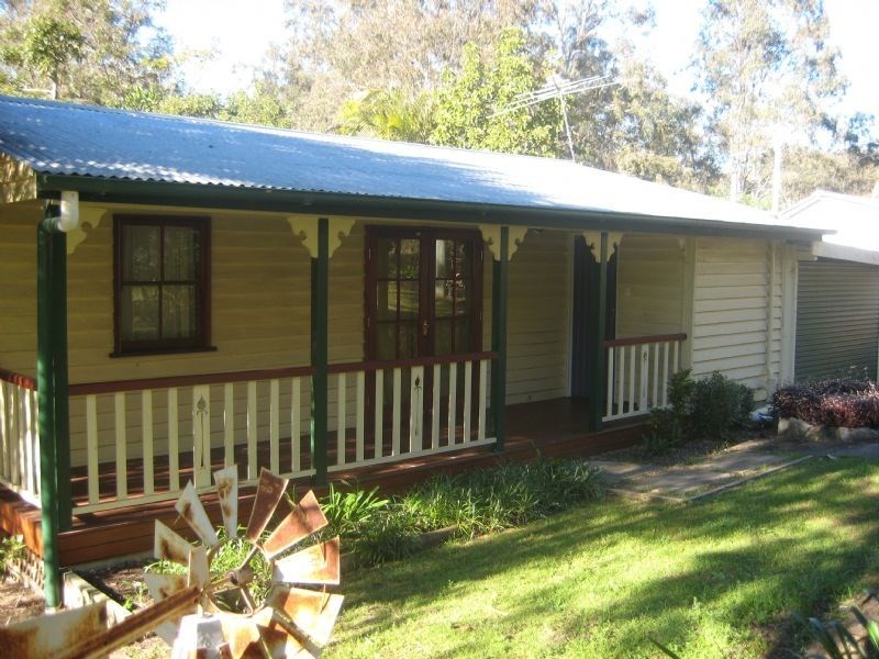 5 Gipps Street, Somerset Dam QLD 4312