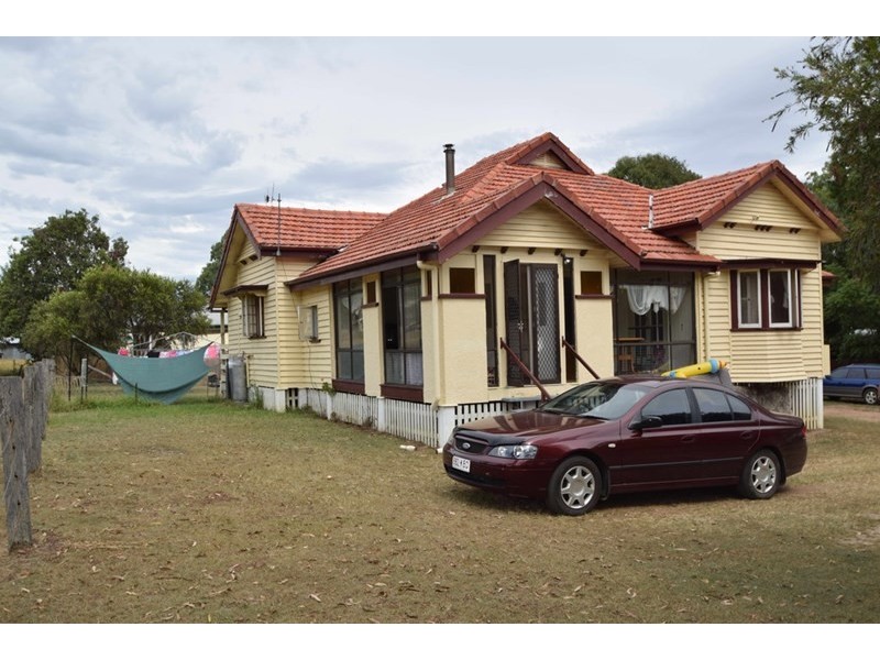 32 Mary Street, Esk QLD 4312