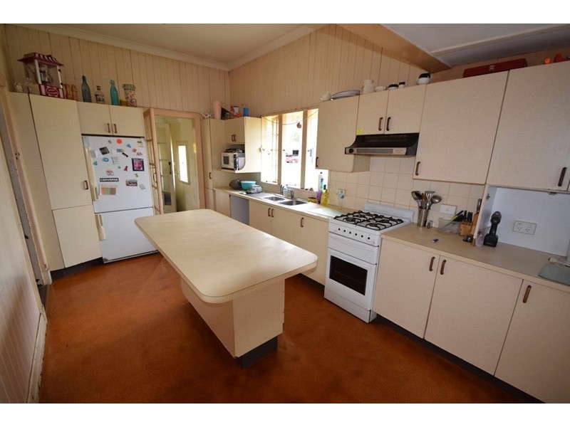 32 Mary Street, Esk QLD 4312