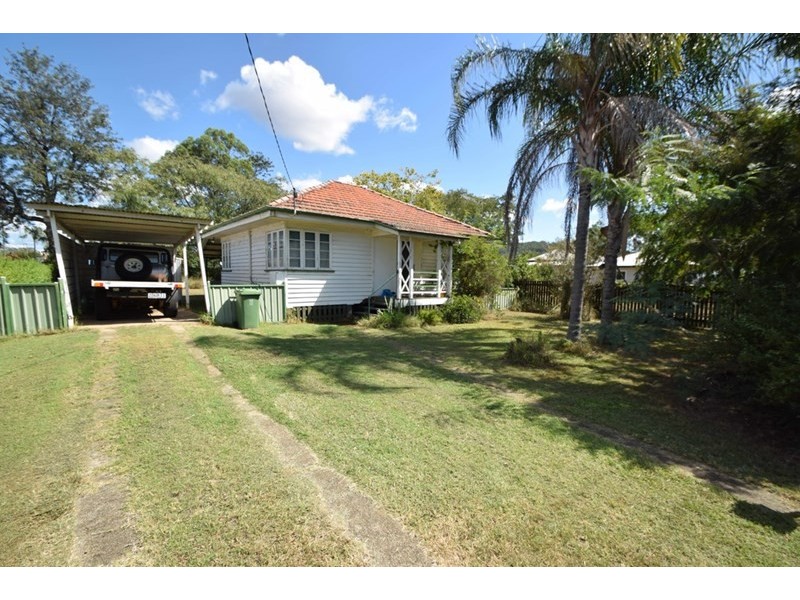 20 Adelaide Street, Esk QLD 4312