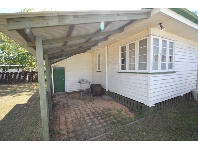 20 Adelaide Street, Esk QLD 4312