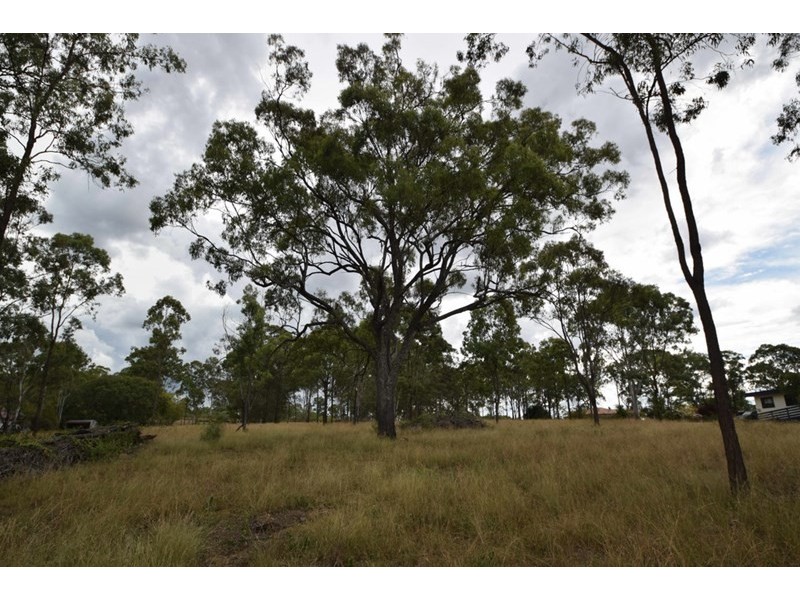 17 Lakeview Drive, Esk QLD 4312