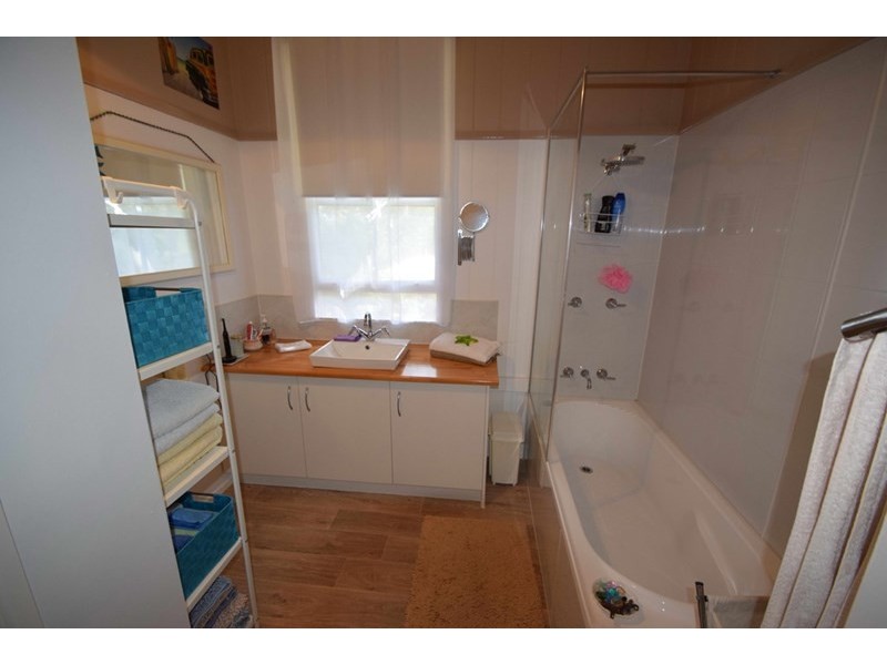 9 East Street, Esk QLD 4312