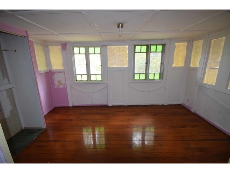 34 Middle Street, Esk QLD 4312