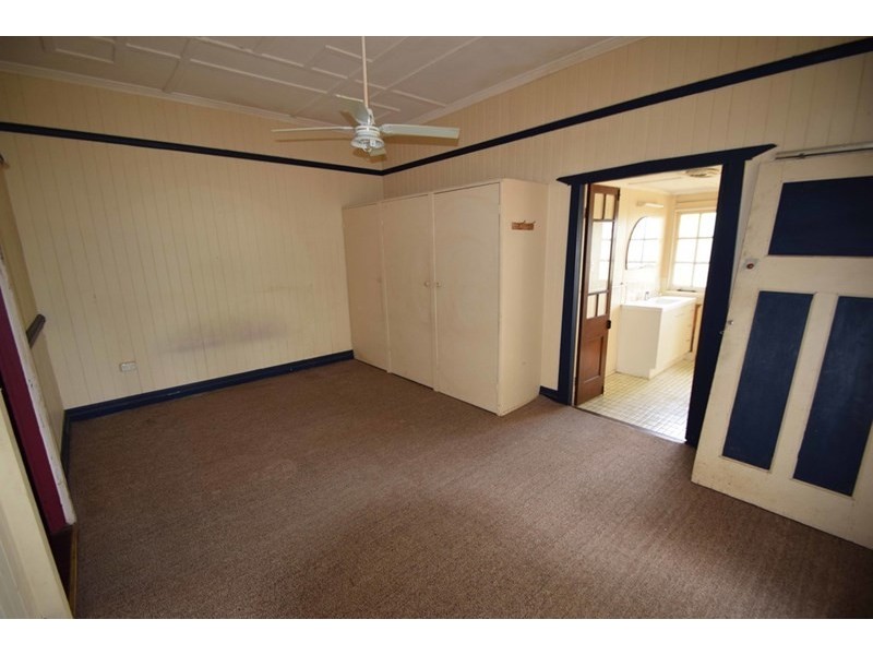 34 Middle Street, Esk QLD 4312