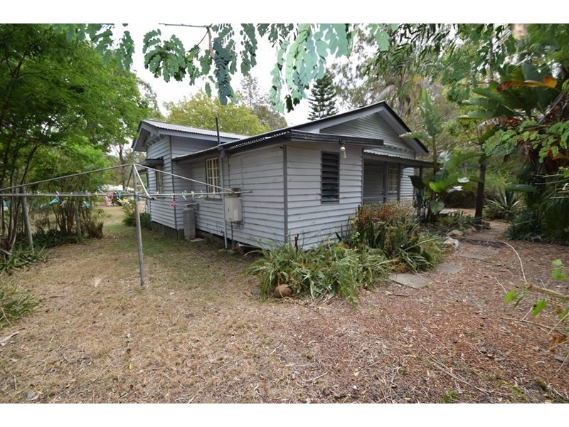 34 Middle Street, Esk QLD 4312