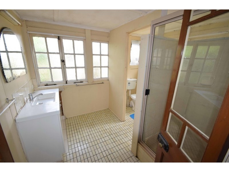 34 Middle Street, Esk QLD 4312