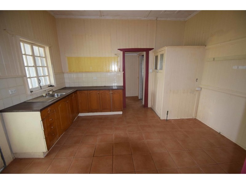 34 Middle Street, Esk QLD 4312