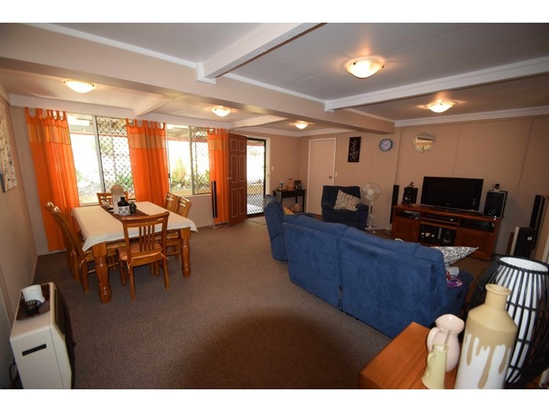 9 East Street, Esk QLD 4312