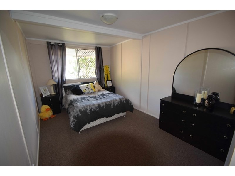 9 East Street, Esk QLD 4312