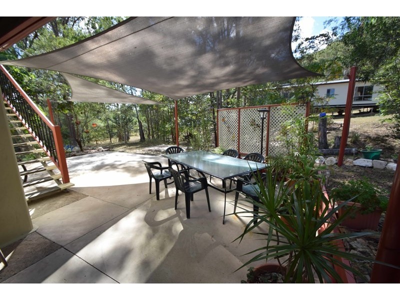 9 East Street, Esk QLD 4312