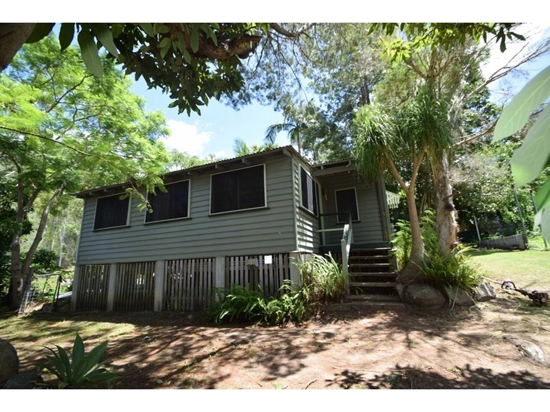 8 First Avenue, Somerset Dam QLD 4312