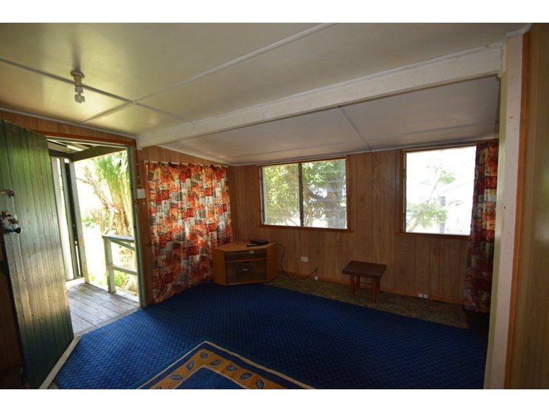 8 First Avenue, Somerset Dam QLD 4312