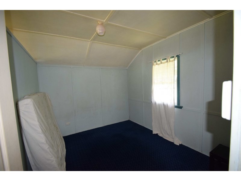 8 First Avenue, Somerset Dam QLD 4312