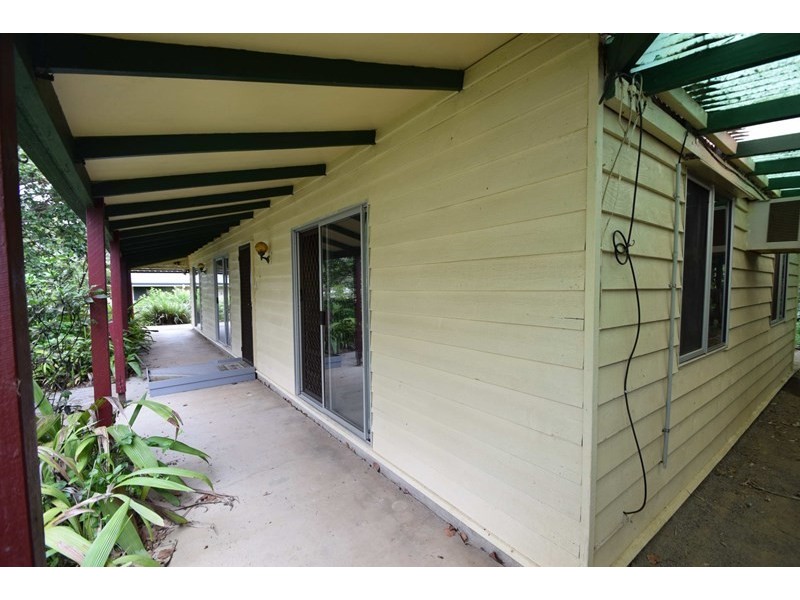 8 Elizabeth Street, Esk QLD 4312