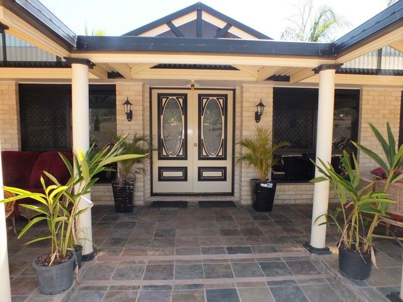 52 Buckingham Court, Mount Hallen QLD 4312