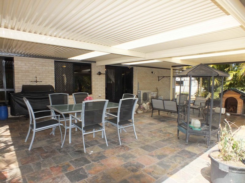 52 Buckingham Court, Mount Hallen QLD 4312