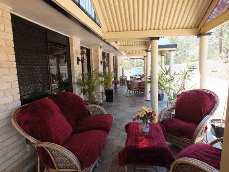 52 Buckingham Court, Mount Hallen QLD 4312