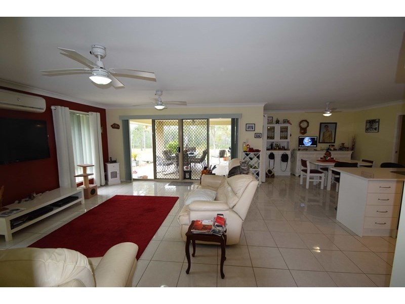 31 Windsor Drive, Mount Hallen QLD 4312