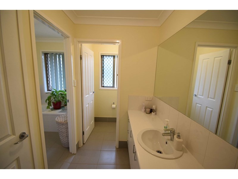 31 Windsor Drive, Mount Hallen QLD 4312