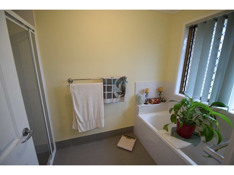 31 Windsor Drive, Mount Hallen QLD 4312