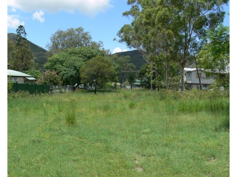 16 Richard Street, Esk QLD 4312