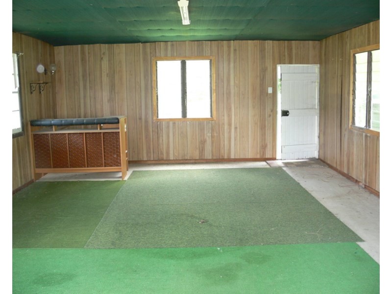 16 Richard Street, Esk QLD 4312