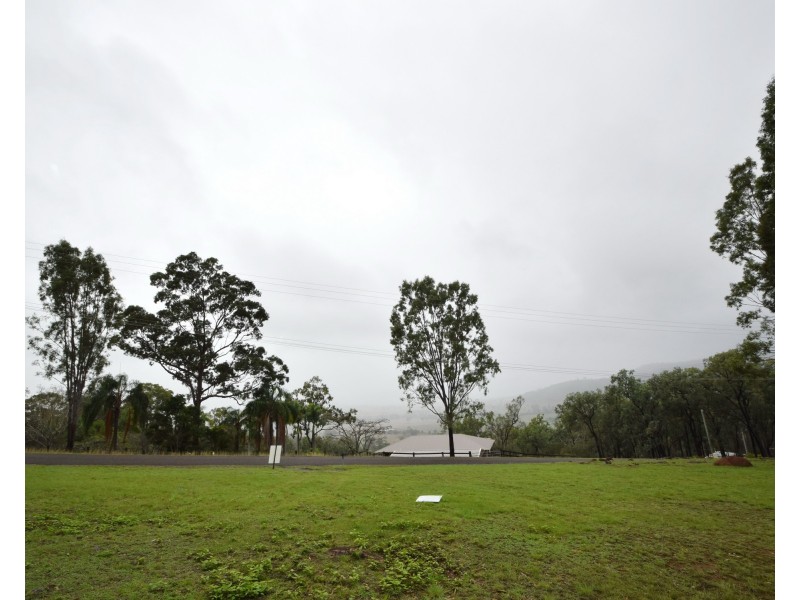 114 Lakeview Drive, Esk QLD 4312