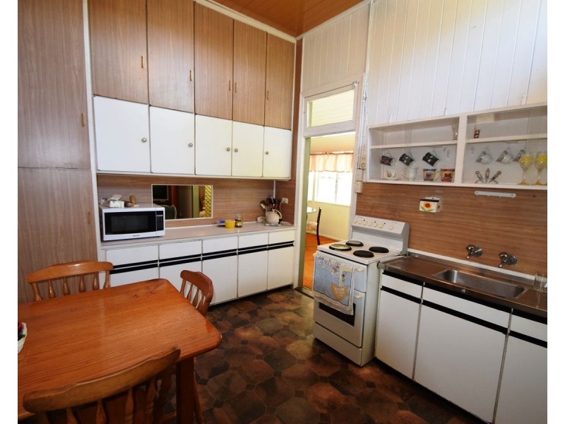 17 Dingyarra Street, Toogoolawah QLD 4313