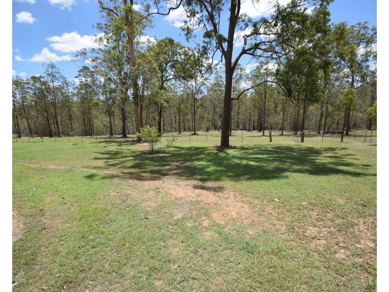 52 Buckingham Court, Mount Hallen QLD 4312