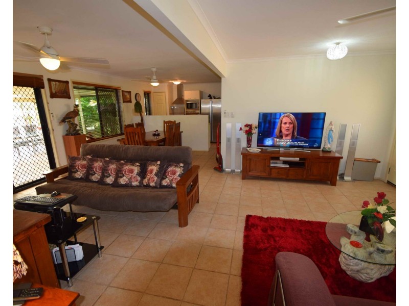 52 Buckingham Court, Mount Hallen QLD 4312