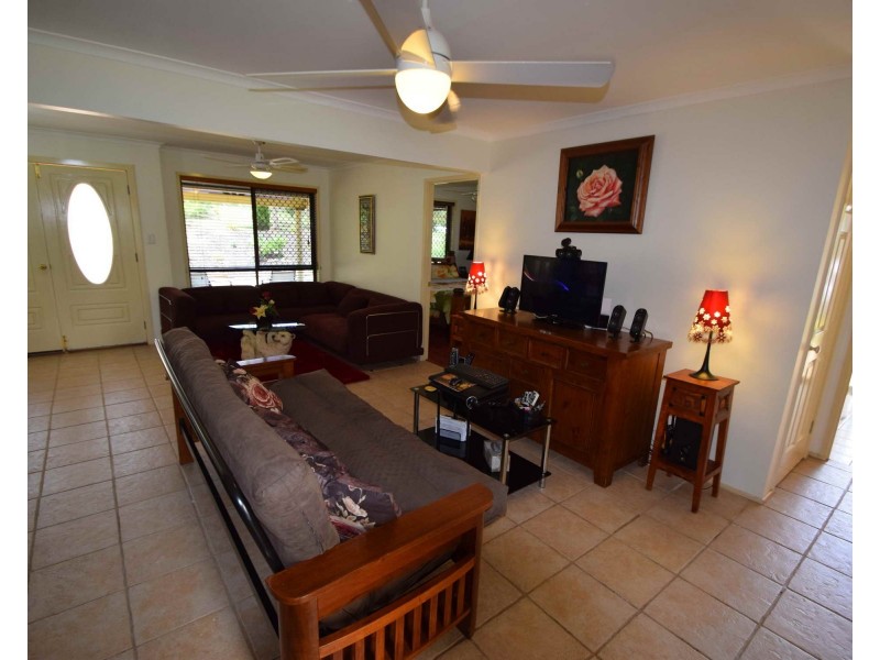 52 Buckingham Court, Mount Hallen QLD 4312