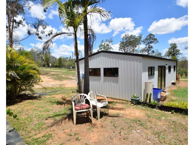 52 Buckingham Court, Mount Hallen QLD 4312