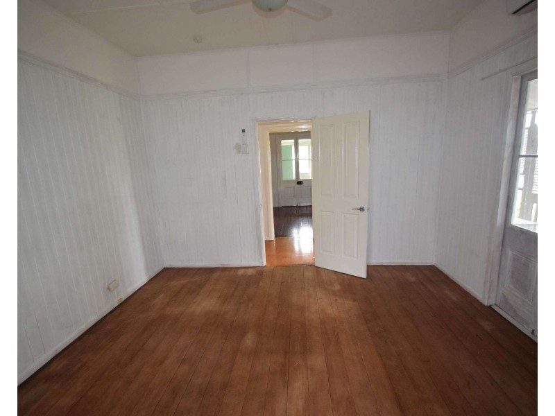 50 Middle Street, Esk QLD 4312