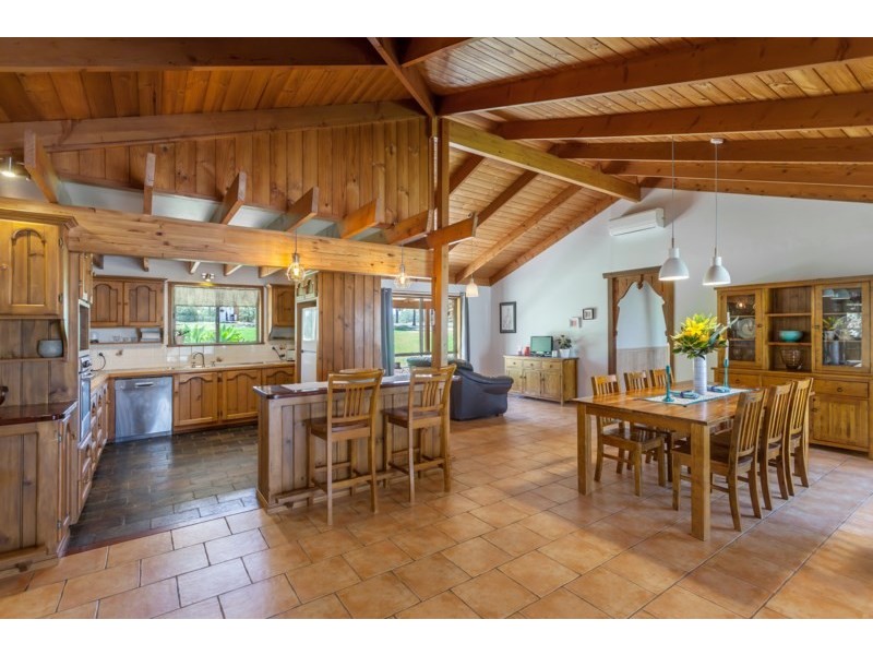 274 Willaura Drive, Mount Hallen QLD 4312