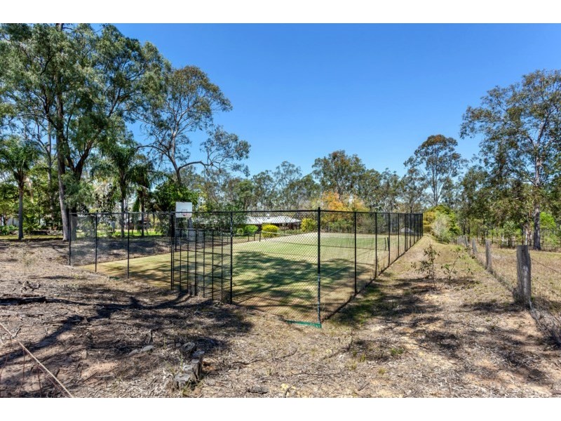 274 Willaura Drive, Mount Hallen QLD 4312