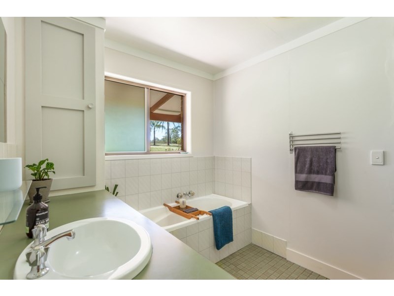 274 Willaura Drive, Mount Hallen QLD 4312