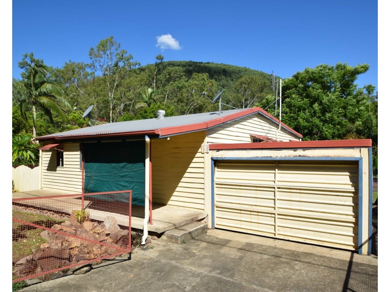 11 Gipps Street, Somerset Dam QLD 4312