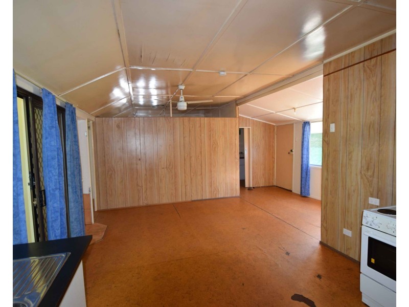 11 Gipps Street, Somerset Dam QLD 4312