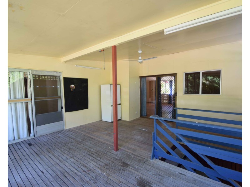 11 Gipps Street, Somerset Dam QLD 4312