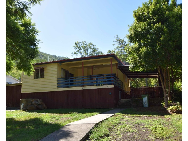 11 Gipps Street, Somerset Dam QLD 4312