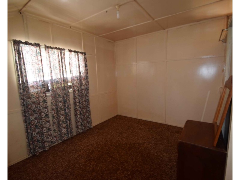 11 Gipps Street, Somerset Dam QLD 4312