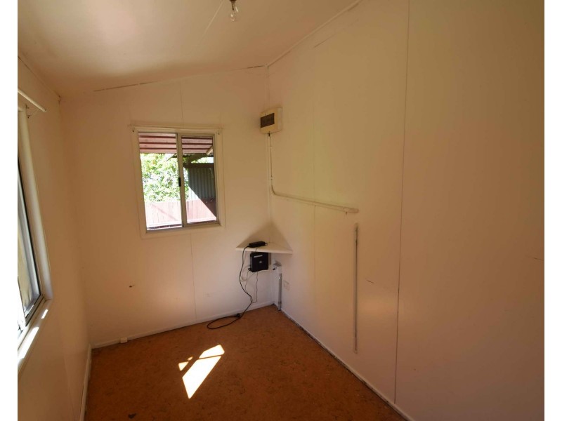 11 Gipps Street, Somerset Dam QLD 4312
