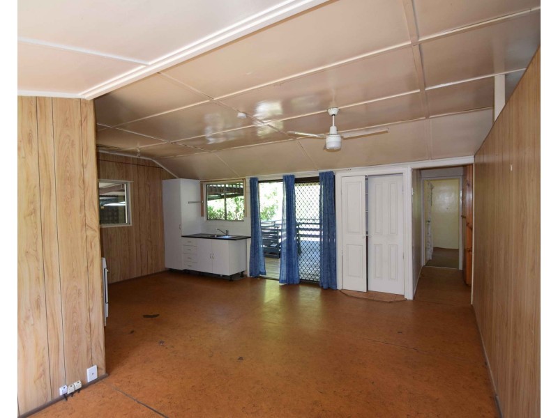 11 Gipps Street, Somerset Dam QLD 4312