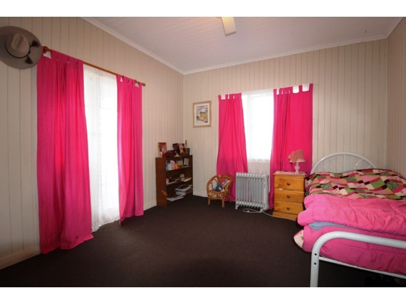 70 Dingyarra Street, Toogoolawah QLD 4313