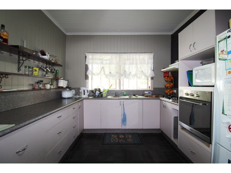 70 Dingyarra Street, Toogoolawah QLD 4313