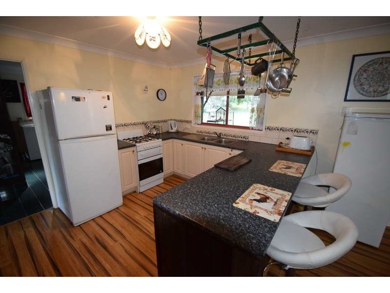 88 Lakeview Drive, Esk QLD 4312