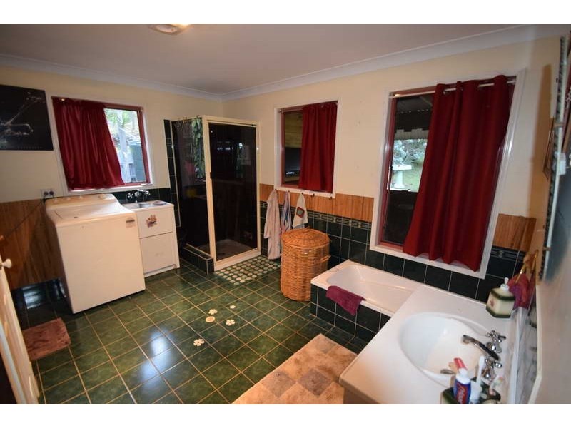 88 Lakeview Drive, Esk QLD 4312