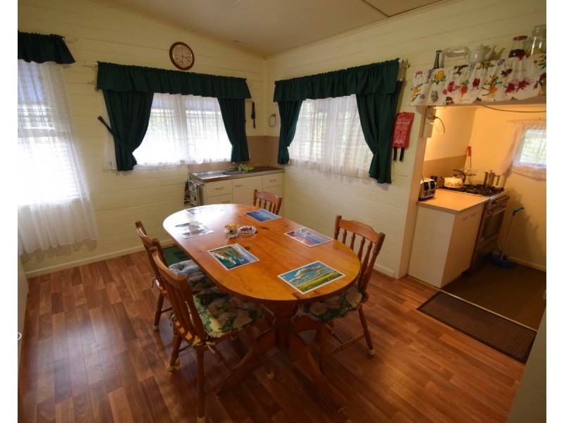 27 Francis Terrace, Esk QLD 4312